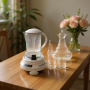 Eau dynamisée dans une carafe à vortex vitalizer plus. carafe et verres ondes de formes avec fleur de vie OR 24 carat, vase de r
