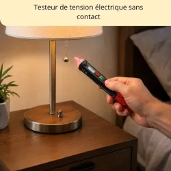 testeur de tension sans contact en teste avec une lampe de chevet allumée