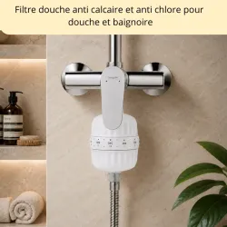 Filtre douche et bain SDB anti-calcaire, monté entre le robinet et le flexible dans une magnifique salle de bain