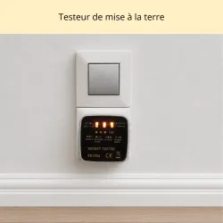 Testeur de mise à la terre branché sur une prise murale, diodes allumées
