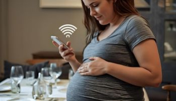 Ondes électromagnétiques : quels risques pour les femmes enceintes, les bébés ?